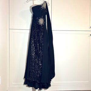 Tony Bowls Shoulder Sash Black Sparkly Maxi Evening dress; US women's size 6